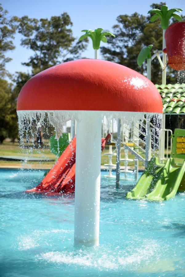 Howard Johnson Resort & Convention Center אזייזה מראה חיצוני תמונה