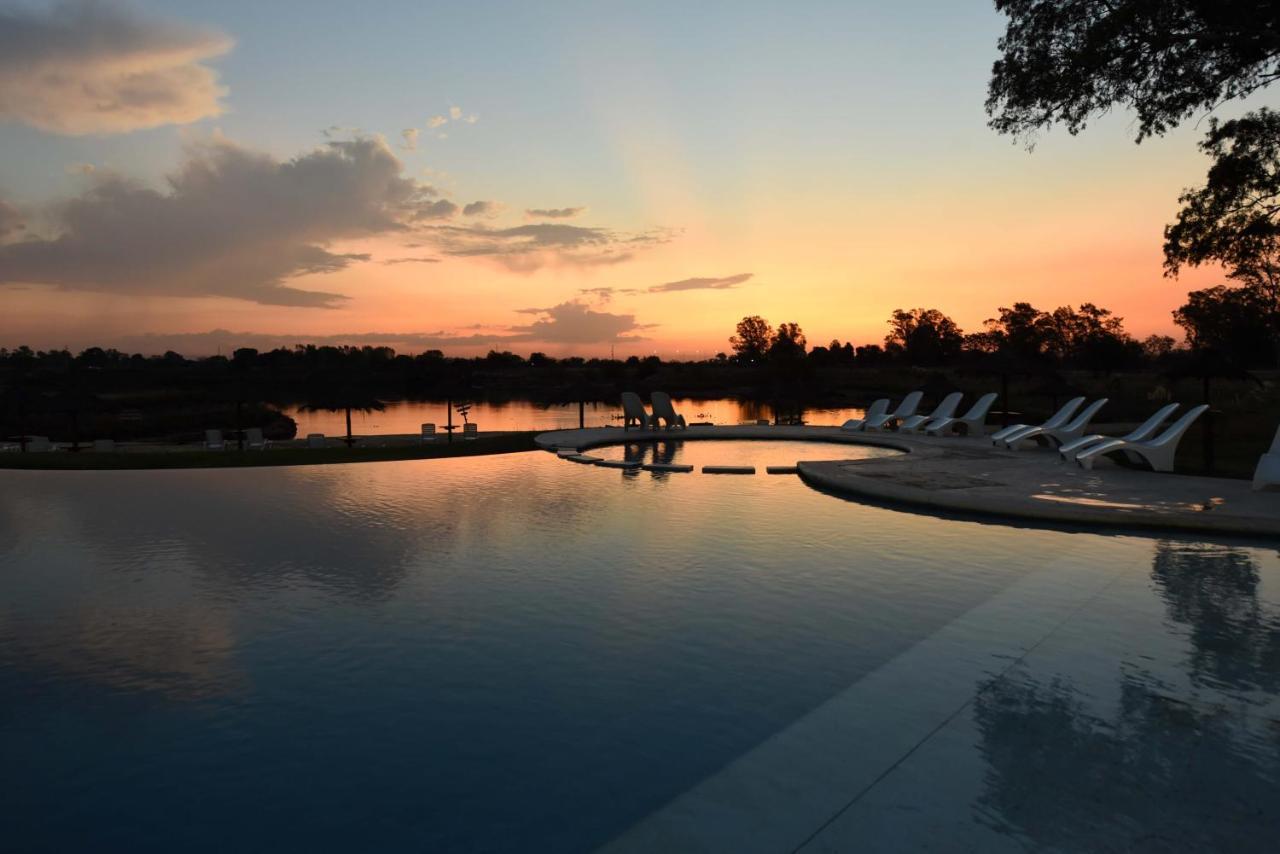 Howard Johnson Resort & Convention Center אזייזה מראה חיצוני תמונה