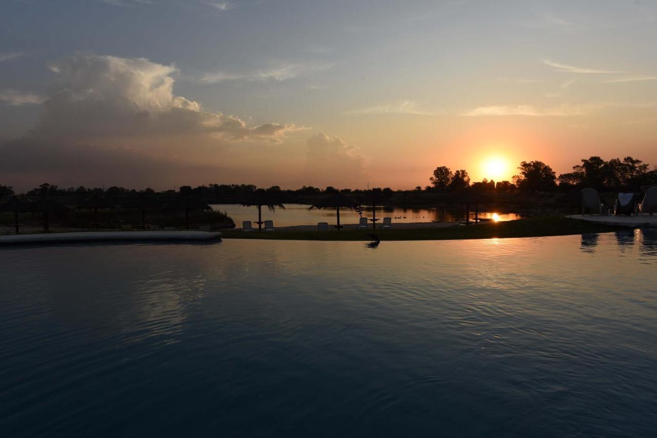 Howard Johnson Resort & Convention Center אזייזה מראה חיצוני תמונה