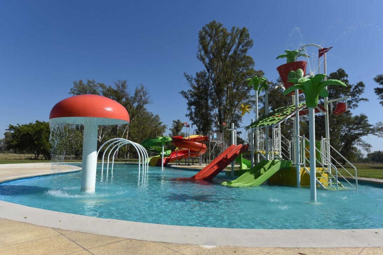 Howard Johnson Resort & Convention Center אזייזה מראה חיצוני תמונה