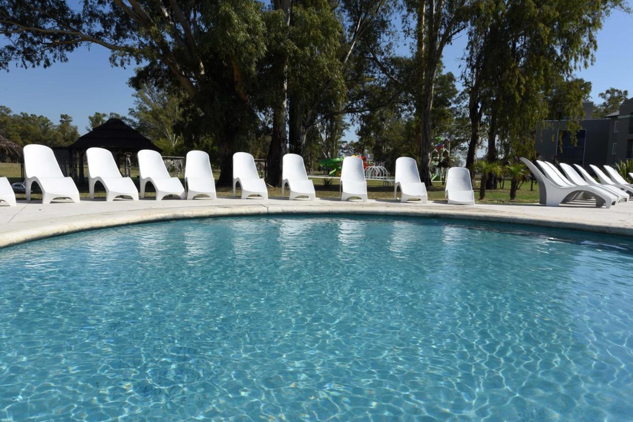 Howard Johnson Resort & Convention Center אזייזה מראה חיצוני תמונה