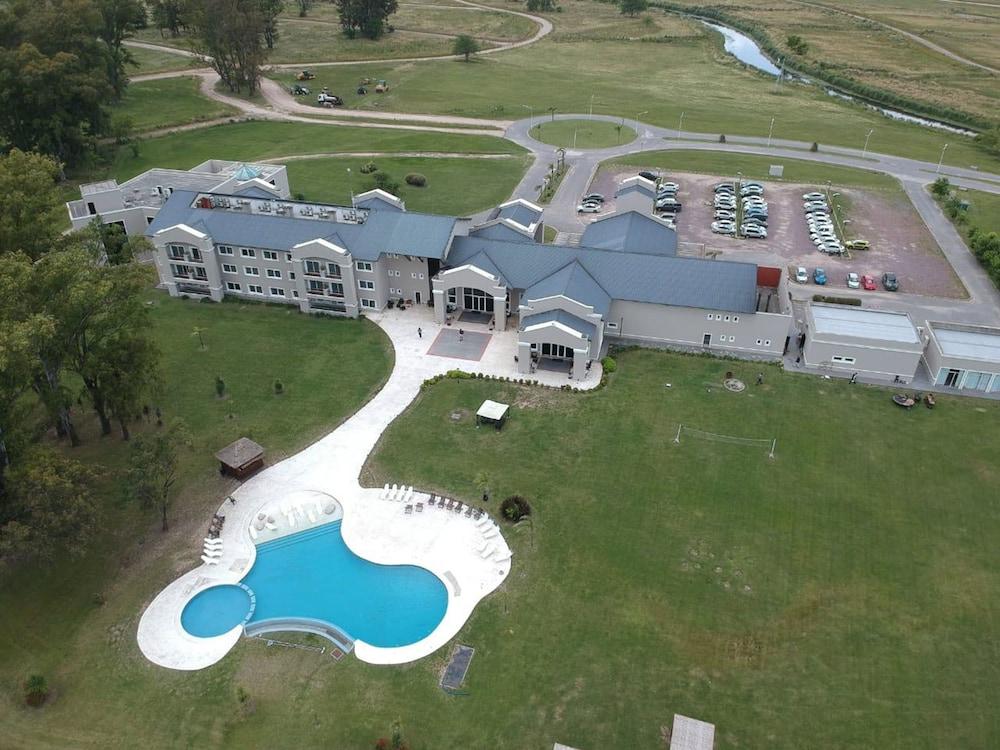 Howard Johnson Resort & Convention Center אזייזה מראה חיצוני תמונה