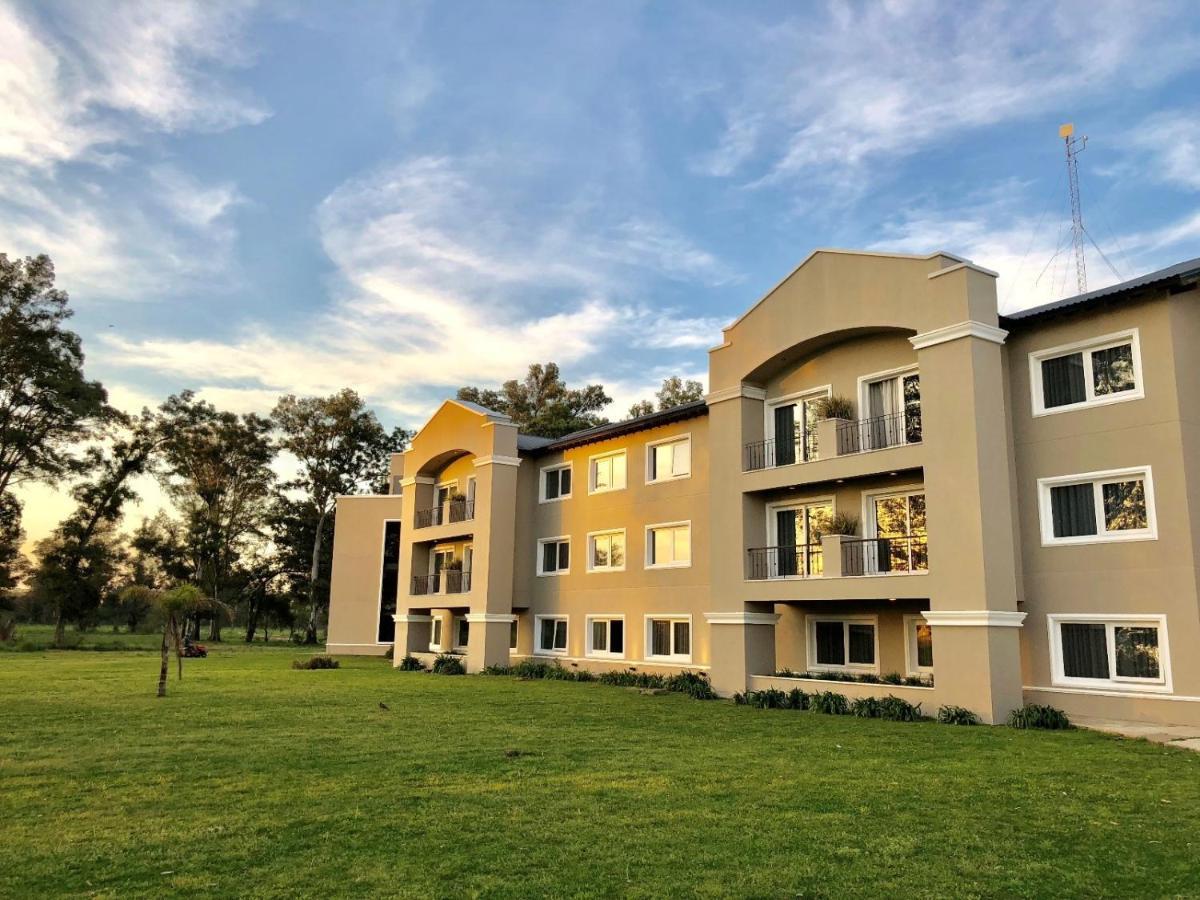 Howard Johnson Resort & Convention Center אזייזה מראה חיצוני תמונה