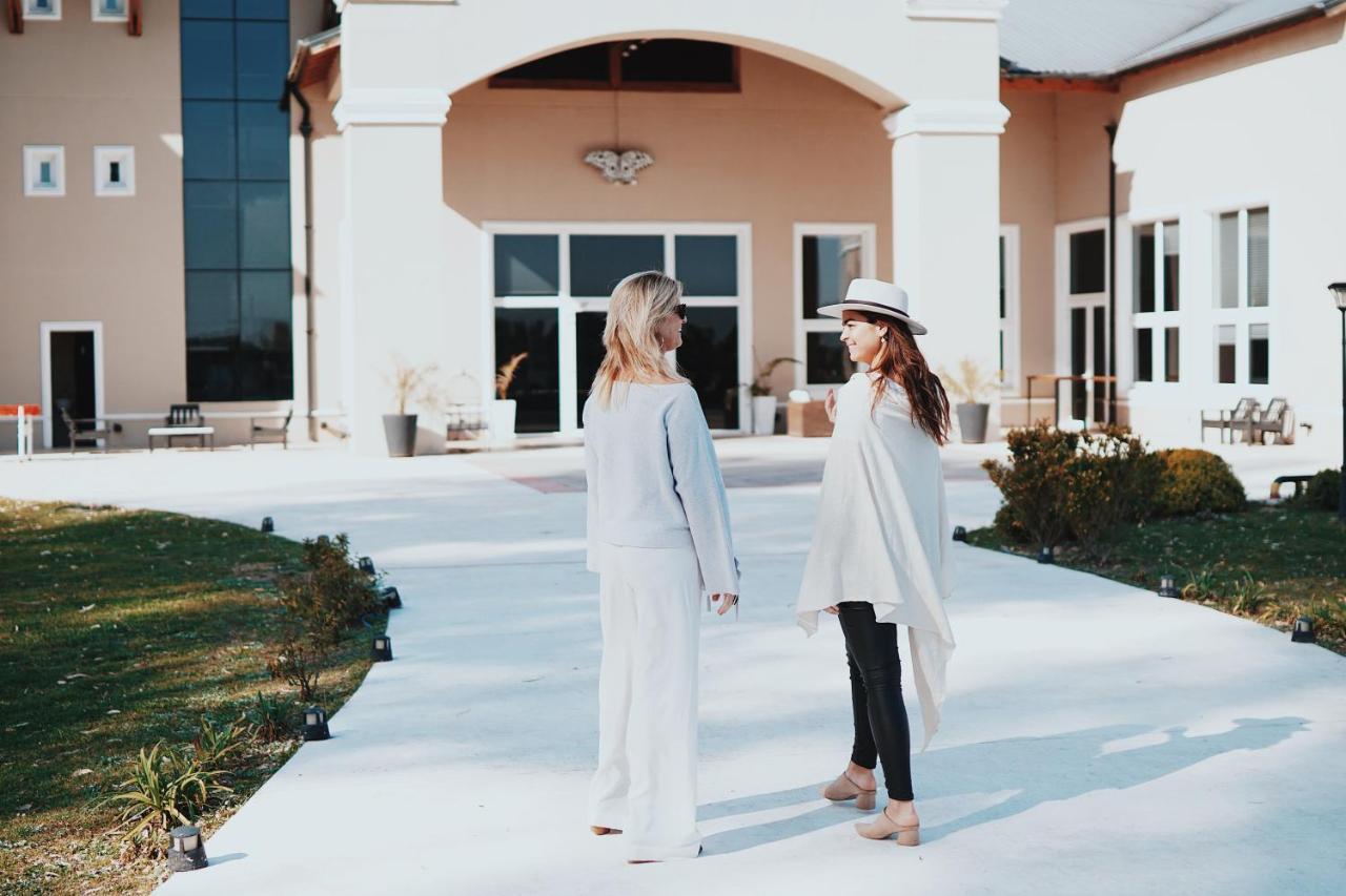 Howard Johnson Resort & Convention Center אזייזה מראה חיצוני תמונה